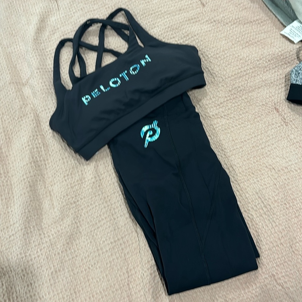 Peloton set-Medium sports bra, large leggings with pockets